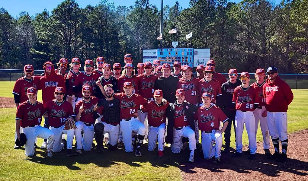 A group photo of the baseball team.